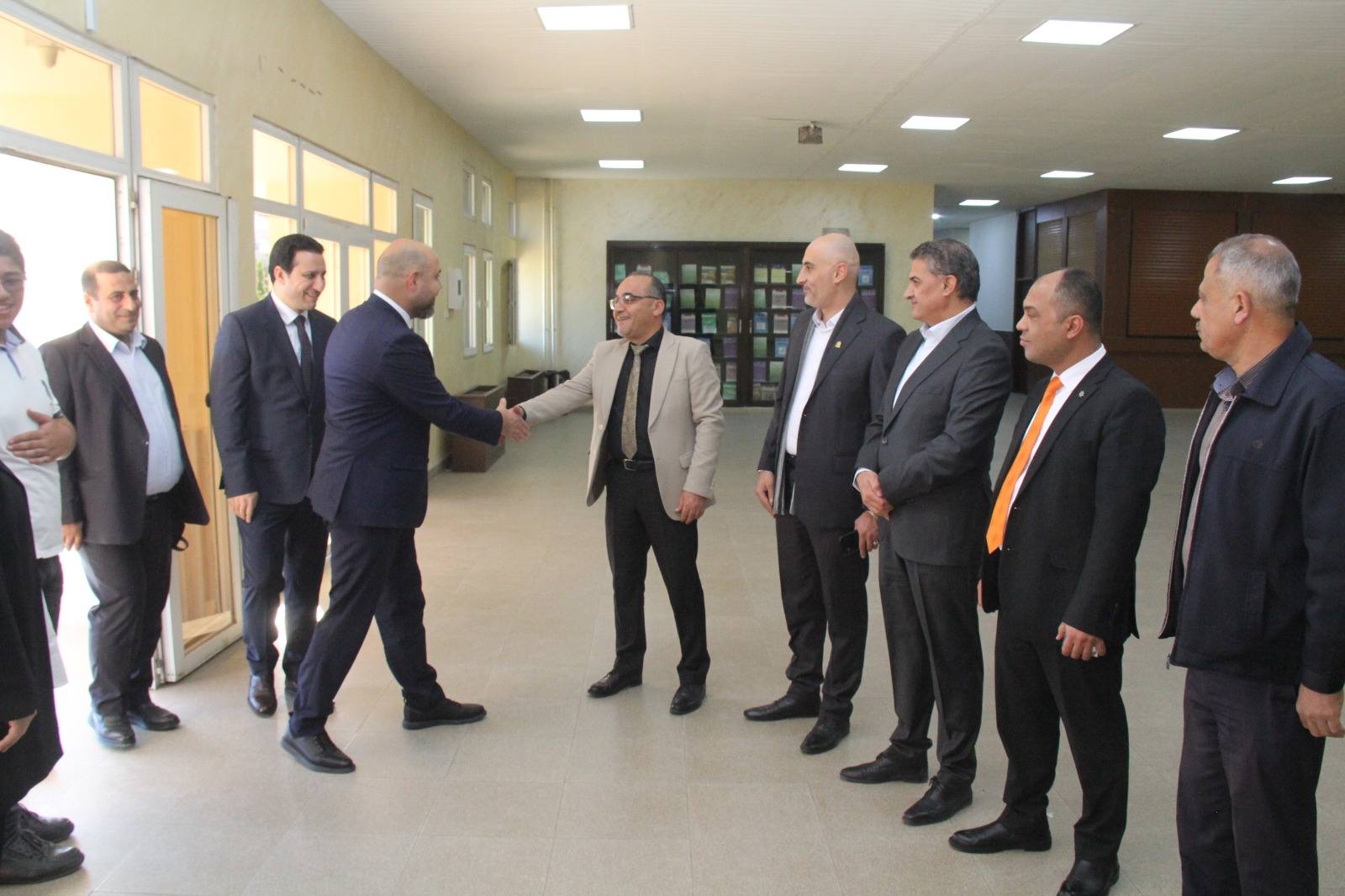 لقاء يجمع رئيس الجامعة بعمادة شؤون الطلبة